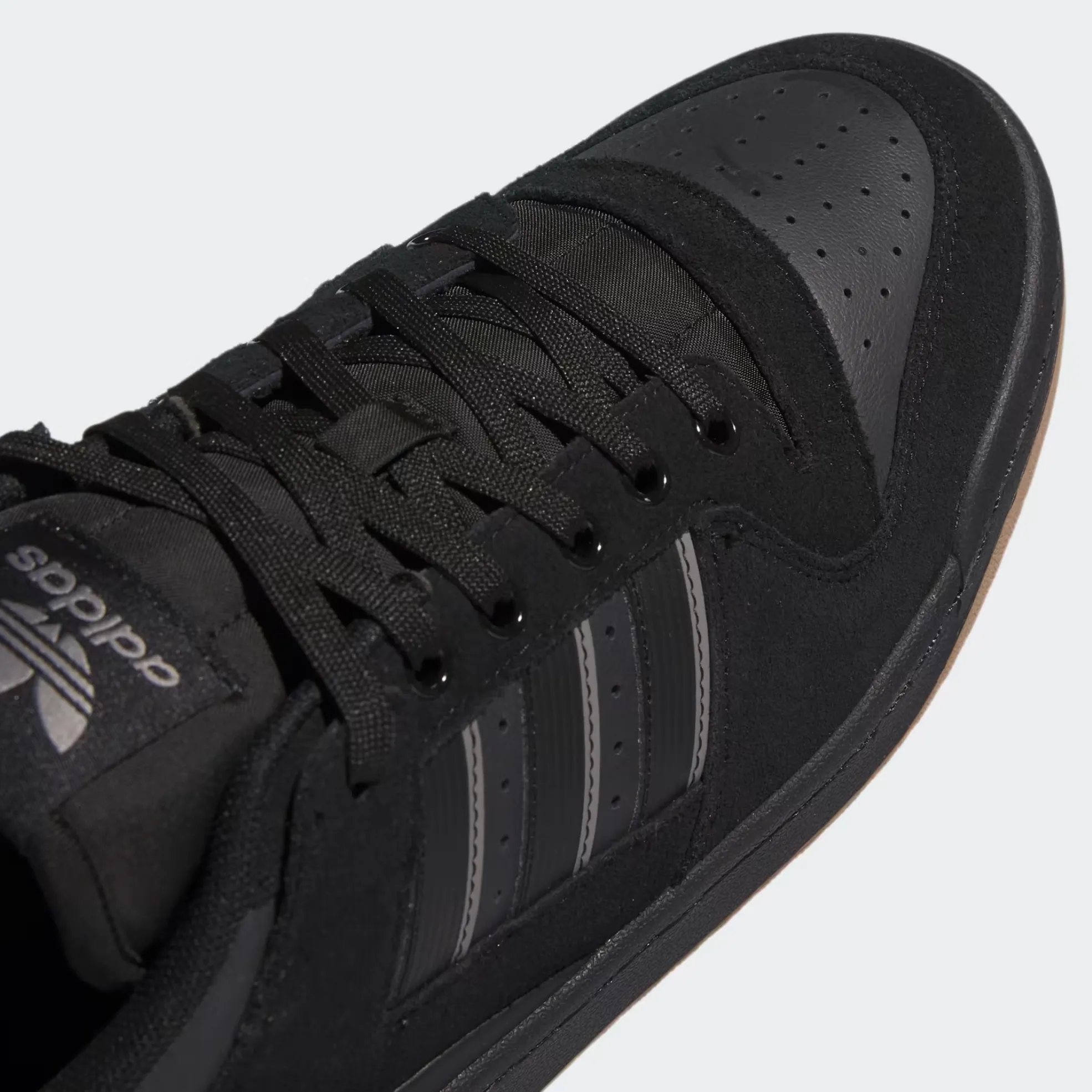 ADIDAS FORUM 84 LOW ADV CORE BLACK / CARBON / GREY THREE