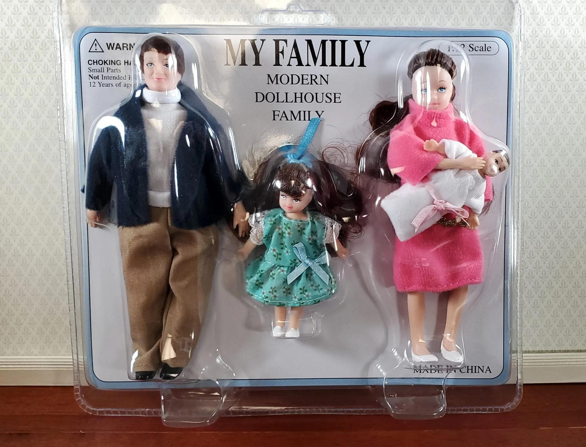 Dollhouse Modern Family Dolls Dad Mom Daughter Baby Poseable 1:12 Scale Removable Clothes