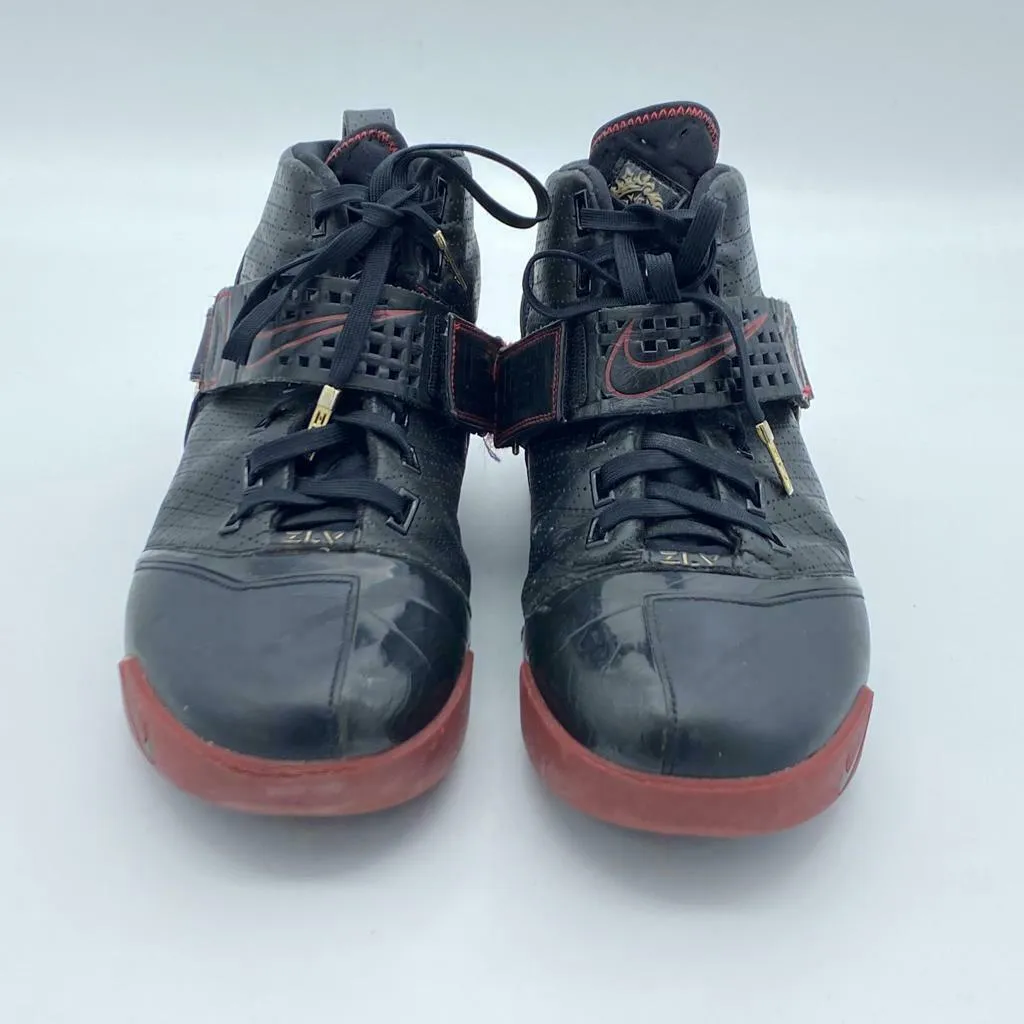 Nike Zoom Lebron V 5 Black Varsity Crimson Metallic Gold Cavs Size 12