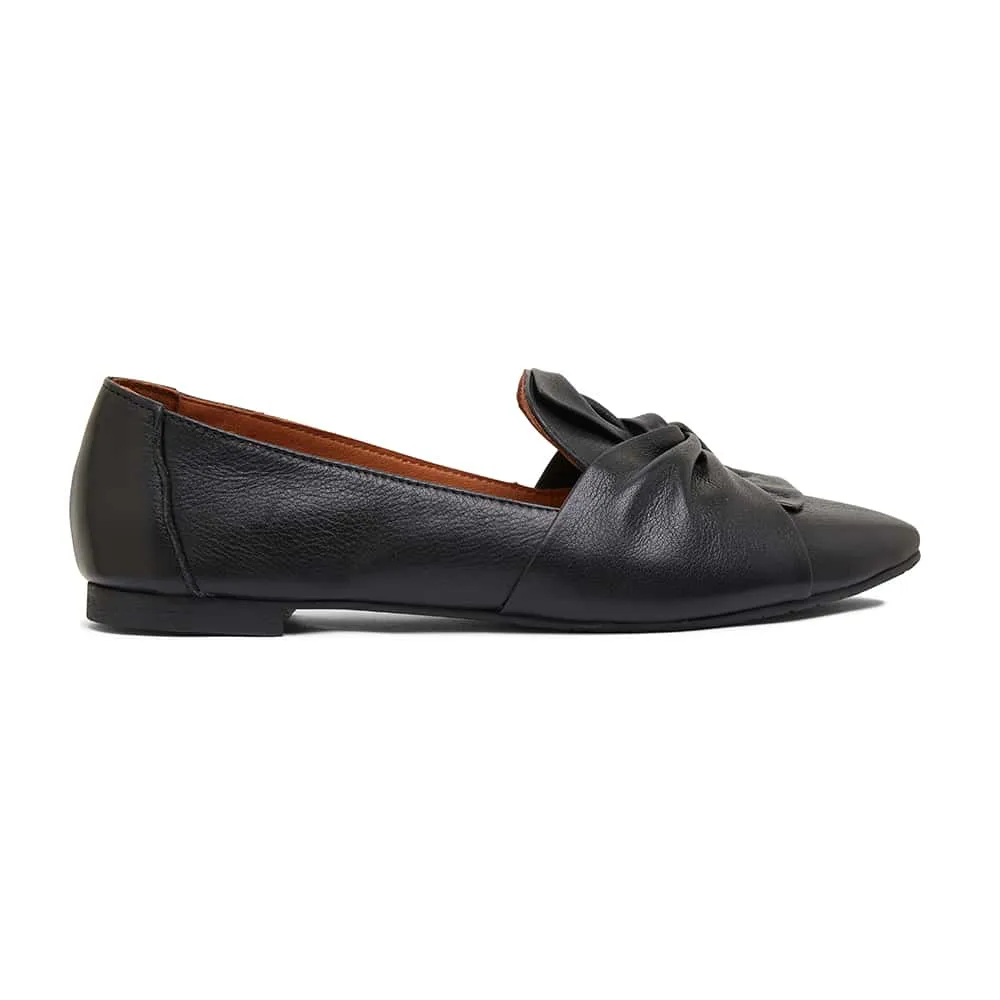 Rosco Flat in Black Leather