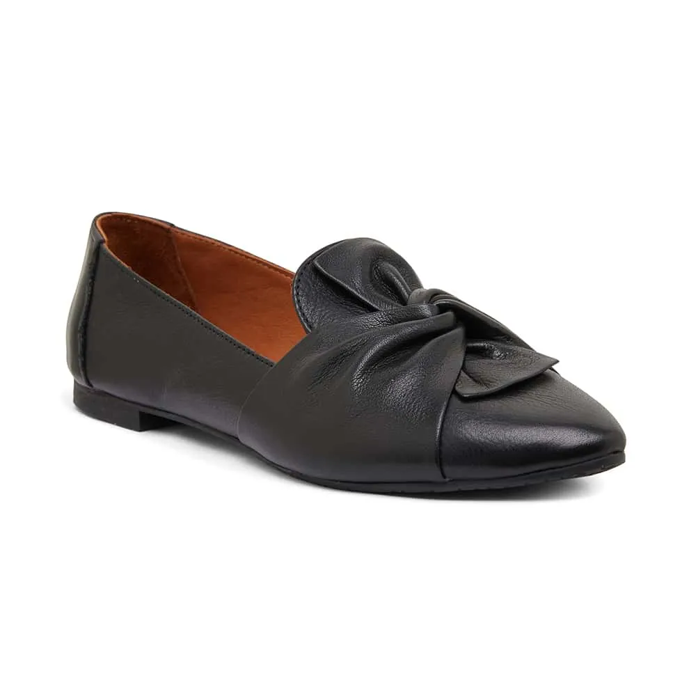 Rosco Flat in Black Leather