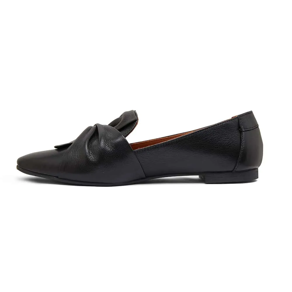 Rosco Flat in Black Leather