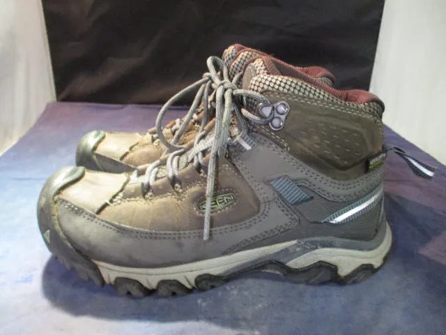 Used Keen Hiking Boots Size 5