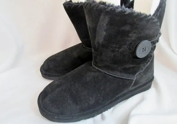 Womens LAMO ESSENTIAL SNOWMASS BUTTON Short Suede Winter BOOTS 9 BLACK Shearling