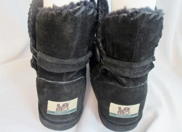 Womens LAMO ESSENTIAL SNOWMASS BUTTON Short Suede Winter BOOTS 9 BLACK Shearling